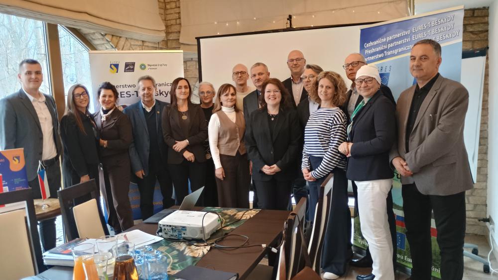 Zdjęcie grupowe przedstawicieli Partnerstwa Eures-T Beskydy